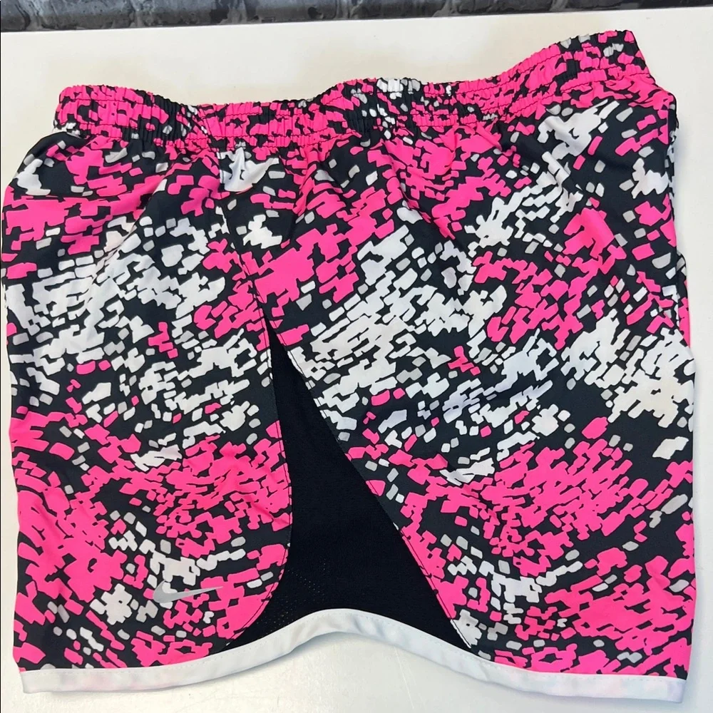 Girl's Nike athletic shorts‎